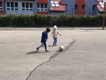 Zabawy na boisku szkolnym - zdjęcie4