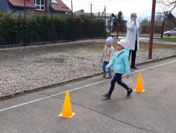 Zabawy na boisku szkolnym - zdjęcie7