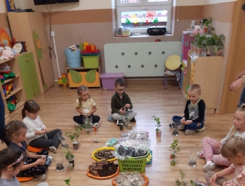Warsztaty florystyczne przedszkolaków - zdjęcie1