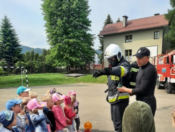 Wizyta strażaków w przedszkolu - zdjęcie7