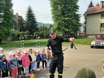 Wizyta strażaków w przedszkolu - zdjęcie10