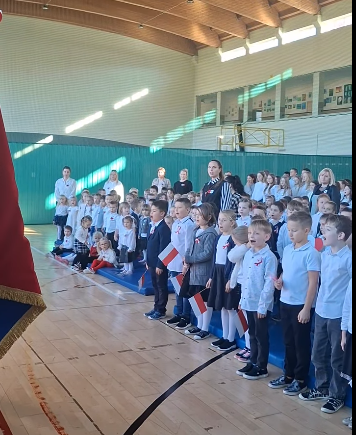 „Szkoła do hymnu”