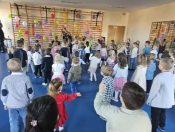 Andrzejki w przedszkolu pełne ruchu i zabawy! - zdjęcie2